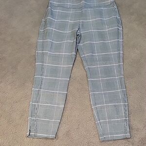 NWOT Capri pants